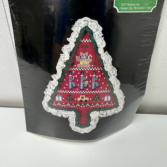 Designs for the Needle Counted Cross Stitch Kit Toy Land Trim N Wire Christmas - Picture 4 of 7